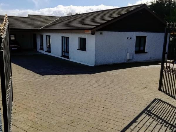 Hunters Lodge B&B : photo 1 de la chambre chambre double avec salle de bains privative