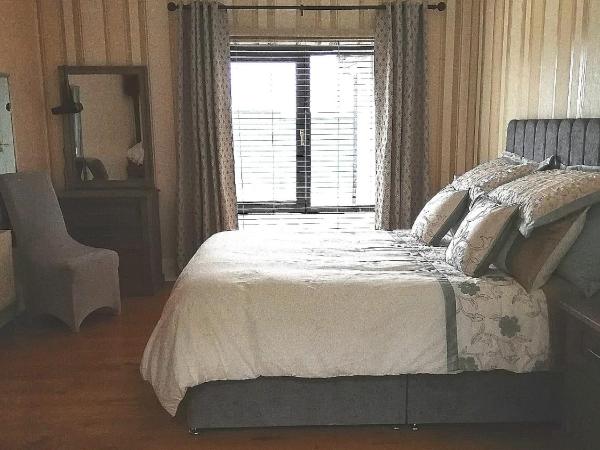 Hunters Lodge B&B : photo 3 de la chambre chambre double avec salle de bains privative