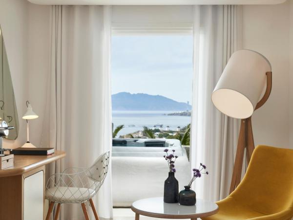 Myconian Kyma, a Member of Design Hotels : photo 3 de la chambre hébergement de luxe avec jacuzzi extérieur - vue sur mer Égée