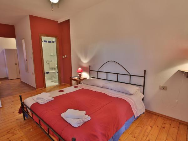 Rooms and Apartment Feral : photo 8 de la chambre chambre double confort avec balcon