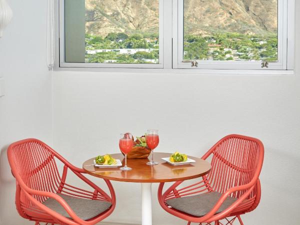 Queen Kapiolani Hotel : photo 5 de la chambre suite lit king-size junior avec balcon – vue sur diamond head