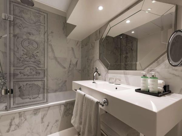 Mgallery Le Louis Versailles Château : photo 4 de la chambre suite junior lit king-size