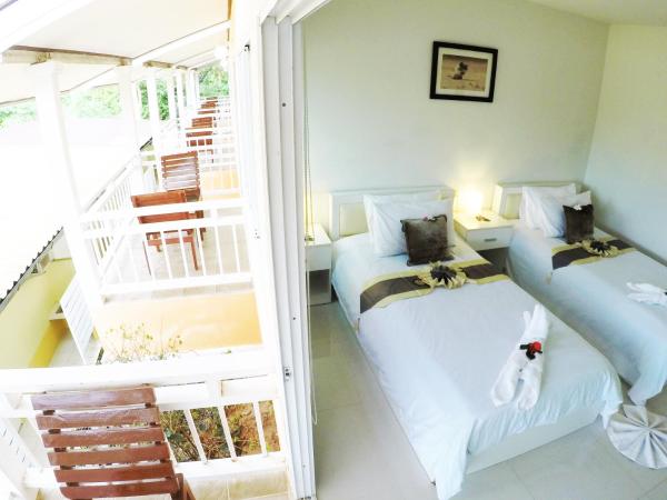 ChiangRai Lake Hill : photo 1 de la chambre chambre lits jumeaux avec balcon