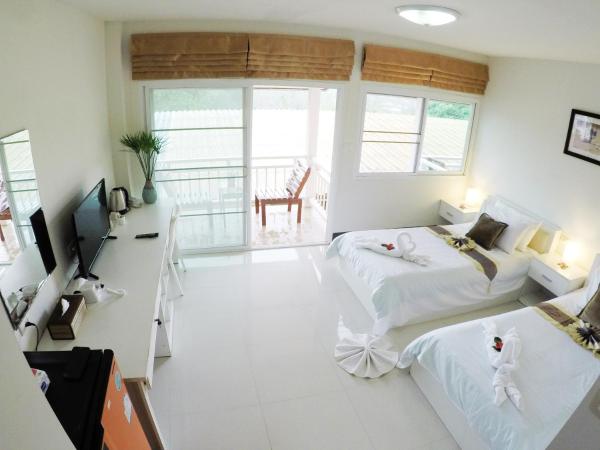 ChiangRai Lake Hill : photo 7 de la chambre chambre lits jumeaux avec balcon