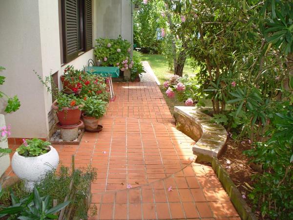 Guest House Jole : photo 2 de la chambre chambre double avec terrasse - vue sur jardin
