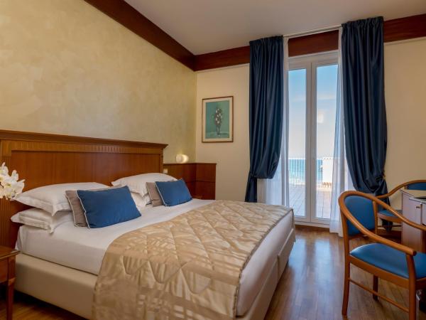 Hotel Bellevue : photo 5 de la chambre chambre double ou lits jumeaux avec terrasse