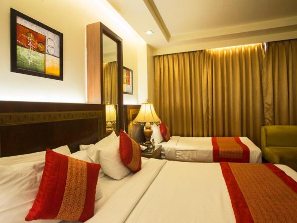 Hotel Picasso Paschim Vihar Delhi - Couple Friendly Local IDs Accepted : photo 5 de la chambre chambre quadruple de luxe