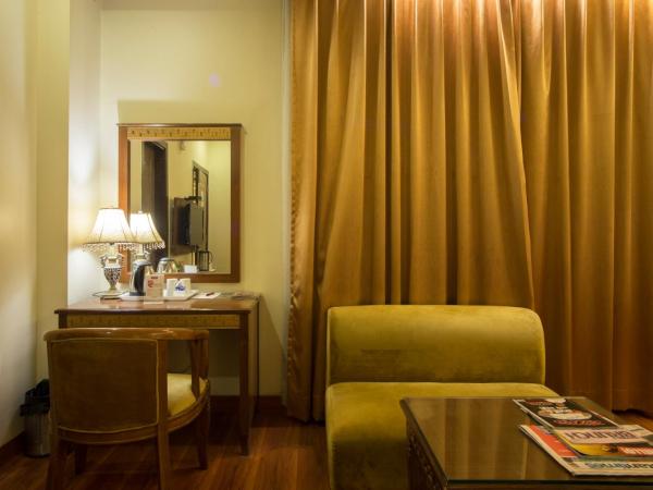 Hotel Picasso Paschim Vihar Delhi - Couple Friendly Local IDs Accepted : photo 4 de la chambre chambre quadruple de luxe