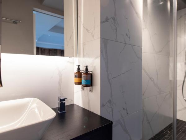 Bespoke House Athens : photo 5 de la chambre suite junior avec piscine privée