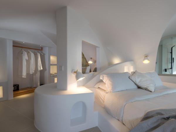 Nefeles Luxury Suites : photo 10 de la chambre suite senior avec jacuzzi - vue sur caldeira