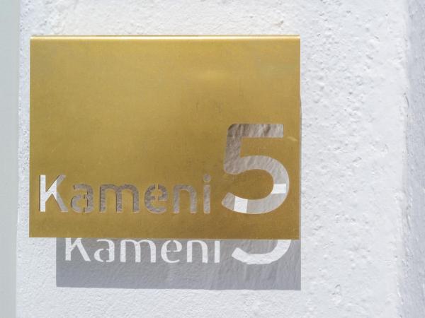 Nefeles Luxury Suites : photo 10 de la chambre grande suite avec jacuzzi - vue sur caldera