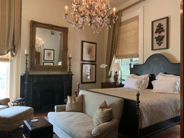 Terrell House Bed and Breakfast : photo 1 de la chambre chambre lit king-size avec balcon