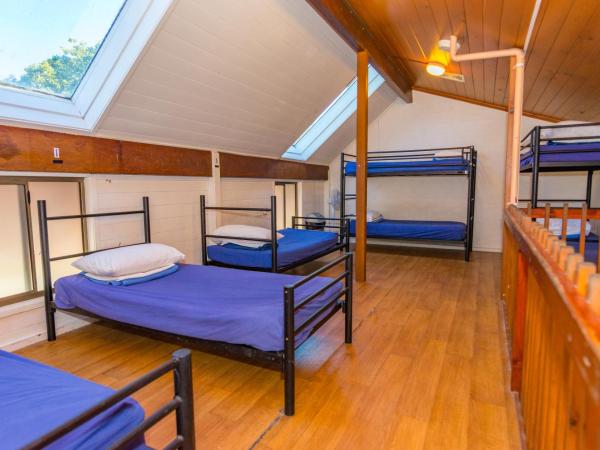 Aquarius Backpackers Resort : photo 1 de la chambre bed in 10-bed mixed split level dormitory room (ages 18-35 years only)