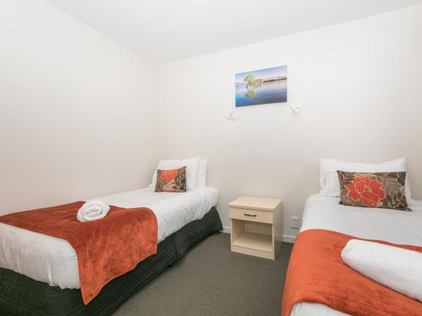 Bella Vista Motel Lake Wanaka : photo 5 de la chambre logement familial 1 chambre (1 lit queen-size et 2 lits simples)