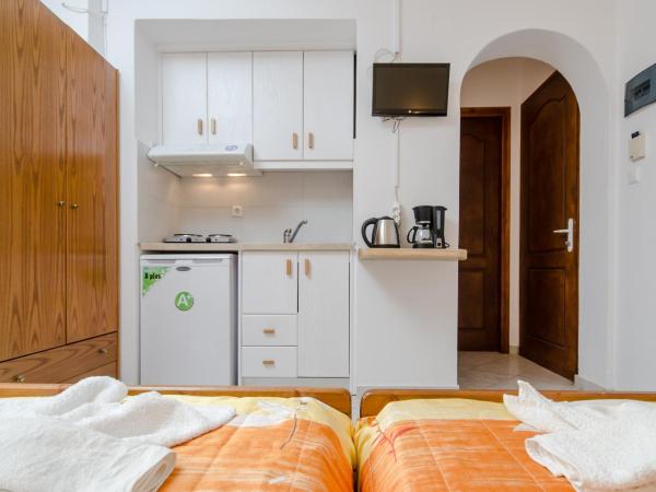 Antonia Studios : photo 2 de la chambre studio - demi sous-sol