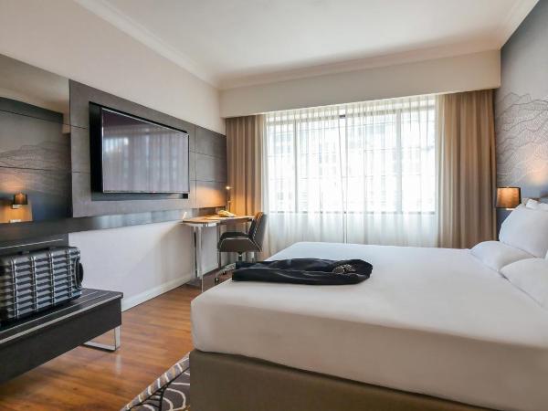 Novotel Kuala Lumpur City Centre : photo 3 de la chambre suite junior lit king-size