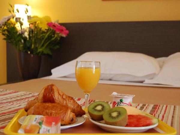 Noemys Aigues-Mortes - Hotel avec piscine : photo 2 de la chambre chambre double ou lits jumeaux standard