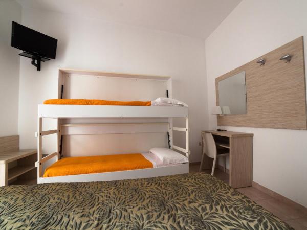 Hotel Plaza : photo 2 de la chambre chambre quadruple