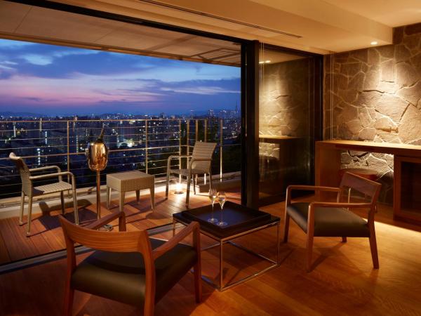 Hilltop Resort Fukuoka : photo 2 de la chambre suite avec terrasse