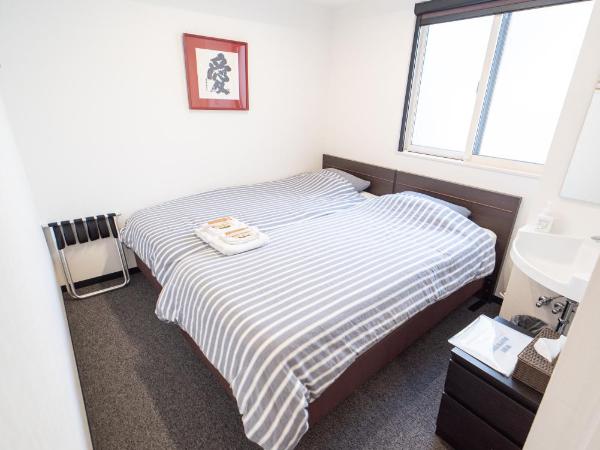 Port House Shibuya : photo 2 de la chambre chambre lits jumeaux avec salle de bains privative