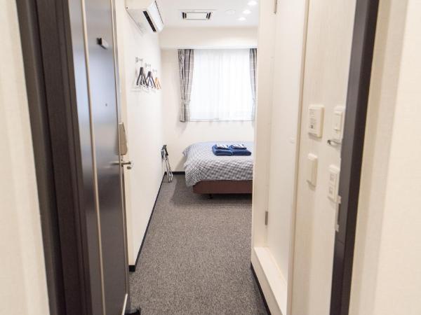 Port House Shibuya : photo 3 de la chambre chambre double avec salle de bains privative
