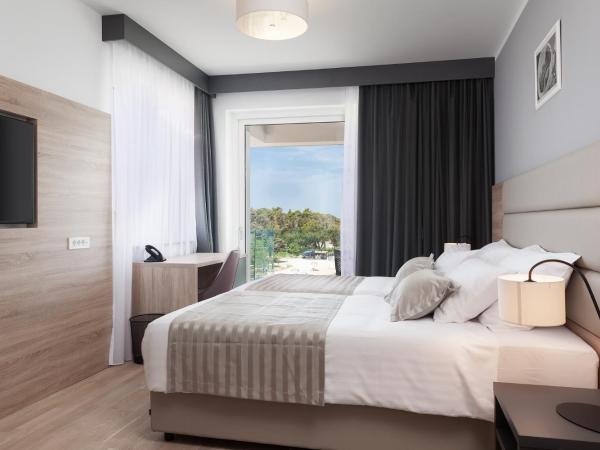 Kaneo beach hotel Novalja : photo 2 de la chambre chambre double deluxe avec balcon - vue sur mer