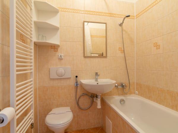 Romania : photo 5 de la chambre comfort double room with balcony and promenade view