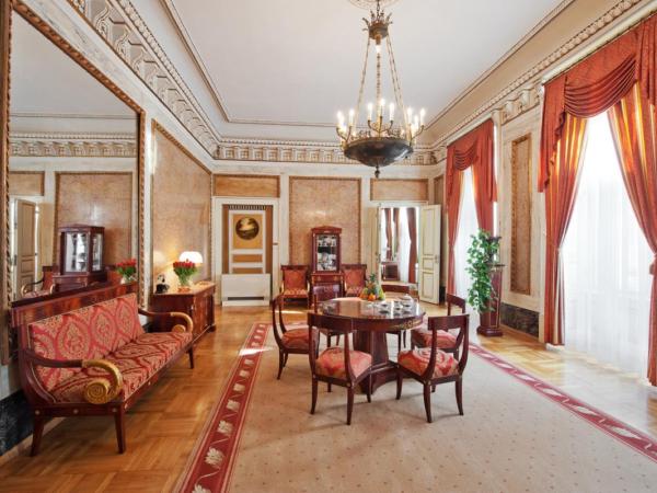 Grand Premium Booking Hotel : photo 4 de la chambre suite palace