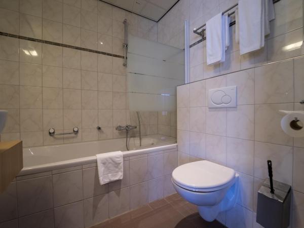 Queen Hotel : photo 7 de la chambre chambre familiale