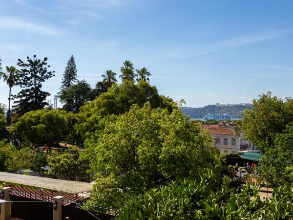 Geronimo Guest House Belém : photo 5 de la chambre suite avec balcon