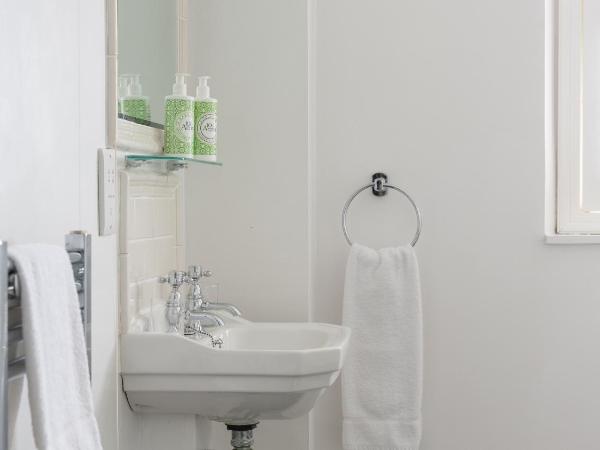 Number 38 Clifton : photo 2 de la chambre chambre avec douche uniquement