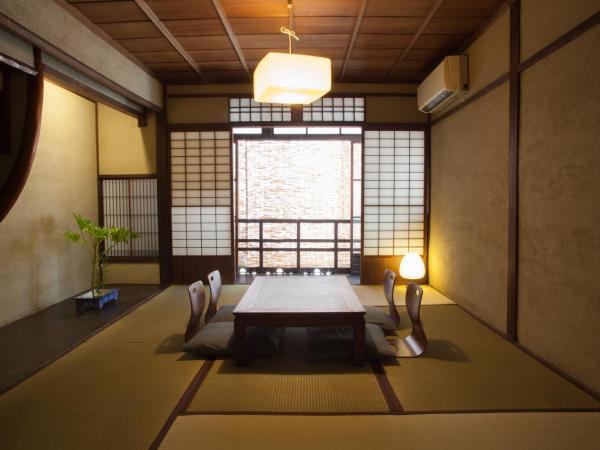 Bed & Breakfast Tsukiya : photo 4 de la chambre chambre familiale avec salle de bains commune