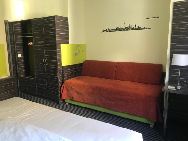 Behringers City Hotel Nürnberg : photo 7 de la chambre chambre triple standard avec petit lit double