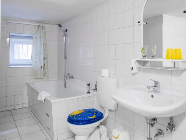 Hotel BELLEVUE am Kurfürstendamm : photo 5 de la chambre appartement 3 chambres