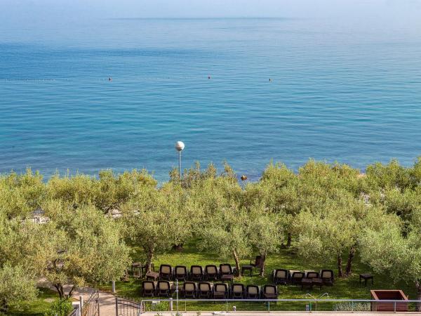 Hotel Vila Rova : photo 4 de la chambre suite 1 chambre avec terrasse et vue sur mer