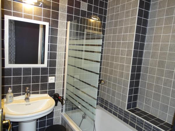 A la Vill'Adour : photo 5 de la chambre chambre double avec salle de bains privative extérieure