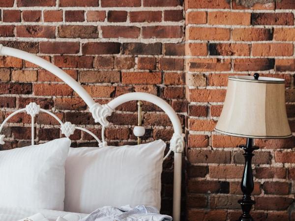 Auberge du Vieux Port by Gray Collection : photo 6 de la chambre chambre lit king-size signature - côté fleuve saint-laurent