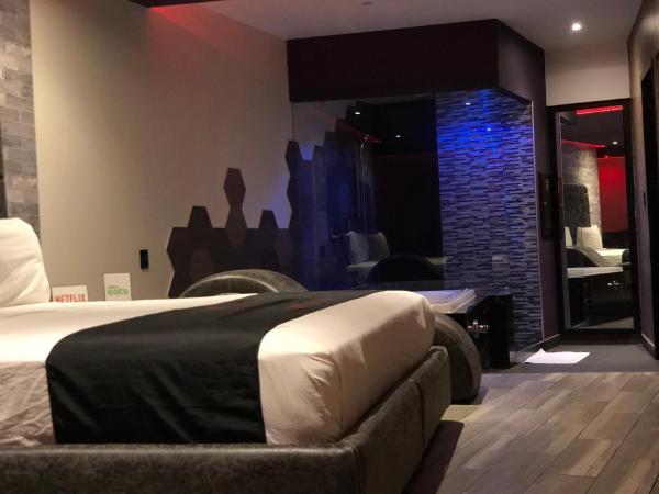 Intimisimo Suites Autohotel Centro Only Adult : photo 4 de la chambre suite deluxe avec baignoire spa