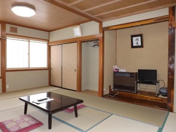 Togakushi- Kogen Minshuku Rindo : photo 3 de la chambre chambre supérieure de style japonais avec salle de bains commune