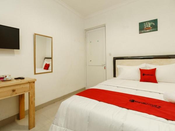 RedDoorz Syariah Plus near Pancoran 2 : photo 4 de la chambre chambre double