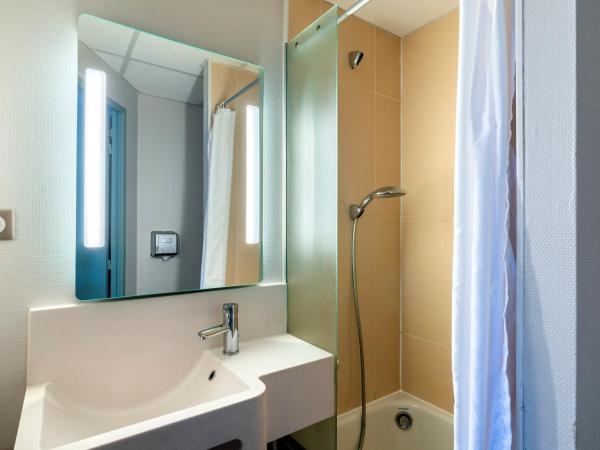 B&B HOTEL Cholet Sud : photo 3 de la chambre chambre double