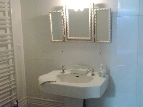 Château de Cauderoue : photo 4 de la chambre suite - vue sur jardin