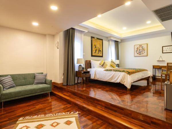 Maneeya Park Residence : photo 2 de la chambre studio lit king-size avec canapé-lit