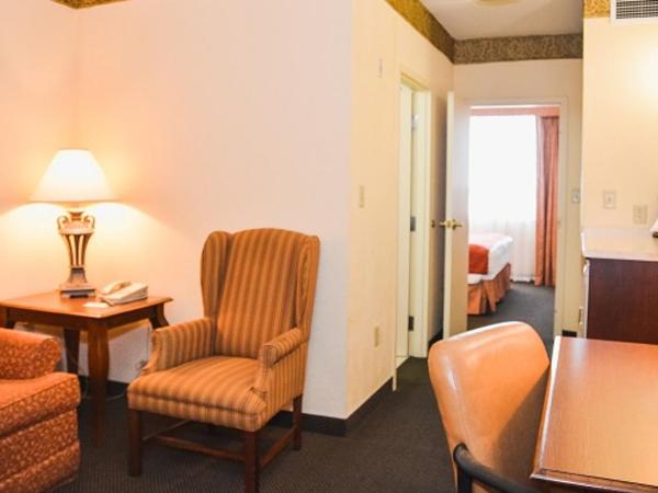 Country Inn & Suites by Radisson, London South, ON : photo 3 de la chambre suite 1 chambre lit king-size