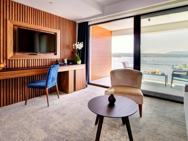 Luxury Hotel Riva : photo 6 de la chambre chambre double ou lits jumeaux de luxe avec balcon et vue sur la mer 