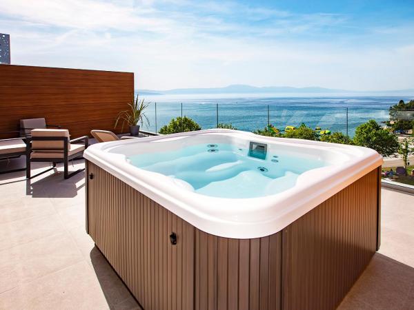 Luxury Hotel Riva : photo 3 de la chambre suite de luxe avec balcon et vue sur la mer