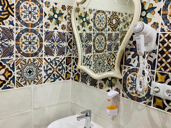 Pensión Aduar : photo 8 de la chambre chambre lits jumeaux avec salle de bains privative