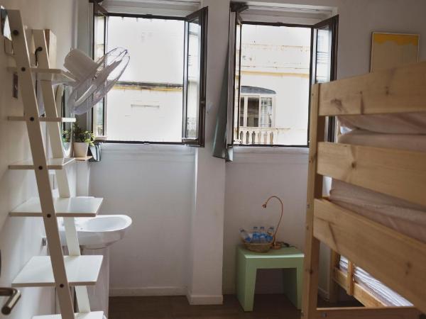 A Room In The City Hostel : photo 1 de la chambre chambre quadruple avec salle de bains commune