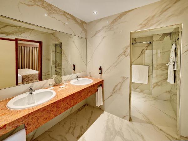 Alisios : photo 4 de la chambre suite de luxe - vue sur mer (2 adultes)