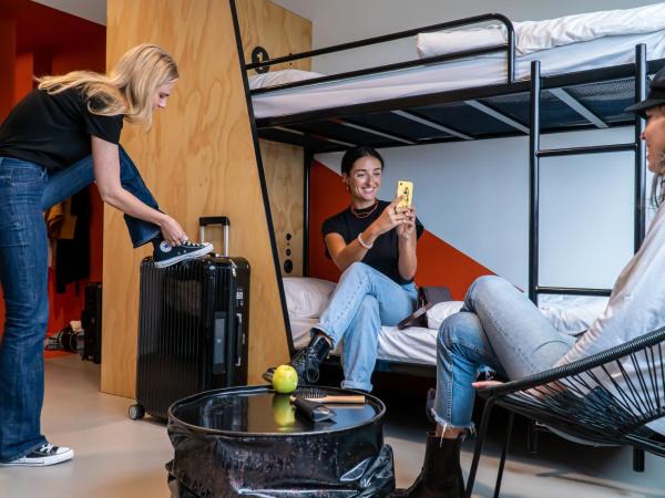 Via Amsterdam : photo 2 de la chambre lit superposé dans dortoir pour femmes 